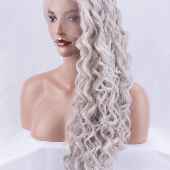 MAY 22” SILVER GREY CURLY LACE-FRONT WIG *NWT